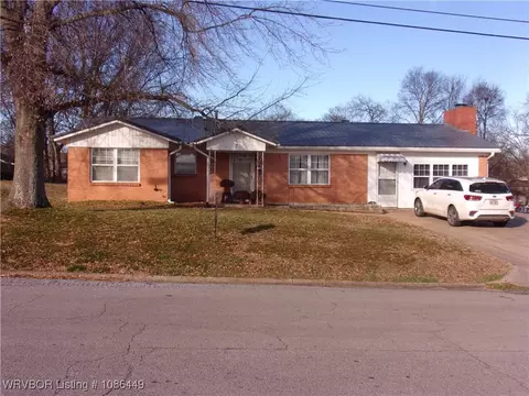 313 N 6th St, Ozark, AR 72949