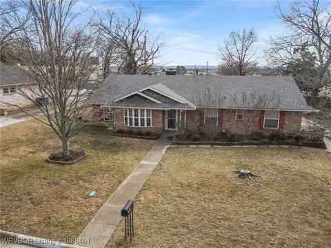 6910 Riviera Dr, Fort Smith, AR 72903