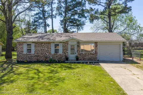 1009 N St, Barling, AR 72923