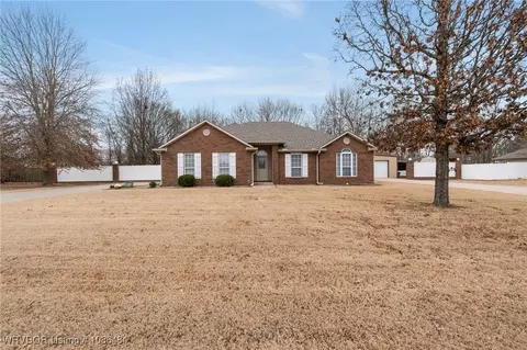 906 Jessie Dr, Lavaca, AR 72941