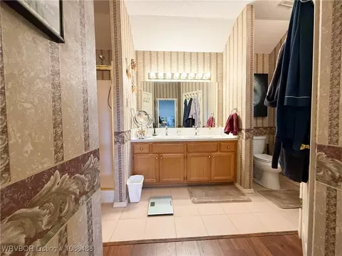 Bath - 5412 Hedwig Way, Fort Smith, AR 72916 photo 1 of 4