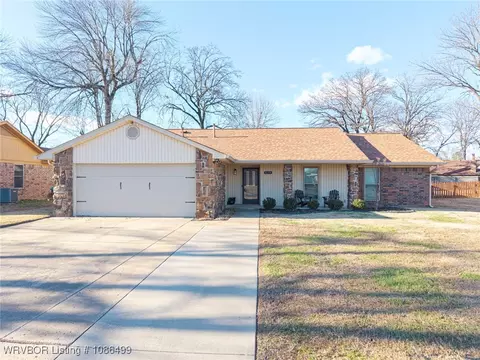 8608 Harvard Dr, Fort Smith, AR 72908