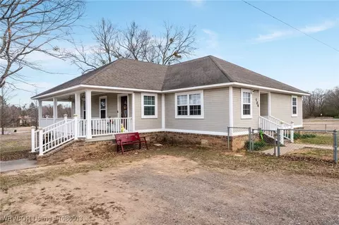 104 W Houston St, Lavaca, AR 72941