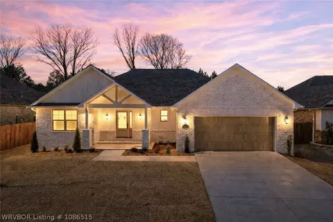 10200 Tyrrell Ct, Fort Smith, AR 72916