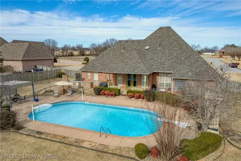 Exterior - 5804 Valley View Dr, Fort Smith, AR 72916 photo 6 of 11