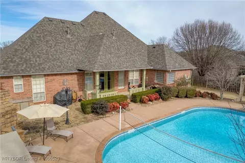 Exterior - 5804 Valley View Dr, Fort Smith, AR 72916 photo 9 of 11
