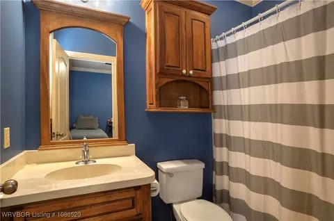 Bath - 5804 Valley View Dr, Fort Smith, AR 72916 photo 6 of 6