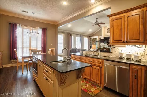 Kitchen - 5804 Valley View Dr, Fort Smith, AR 72916 photo 4 of 5
