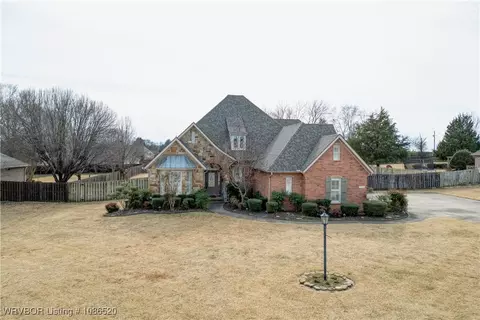 Exterior - 5804 Valley View Dr, Fort Smith, AR 72916 photo 2 of 11