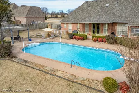 Exterior - 5804 Valley View Dr, Fort Smith, AR 72916 photo 8 of 11