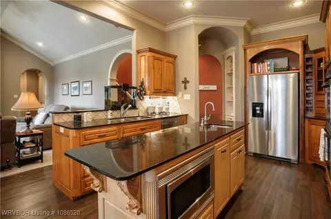 Kitchen - 5804 Valley View Dr, Fort Smith, AR 72916 photo 3 of 5