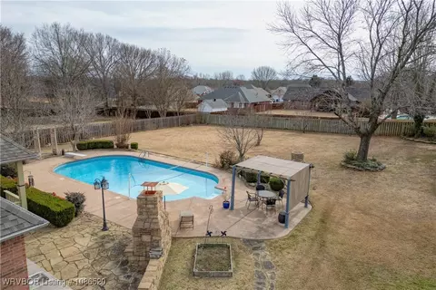 Exterior - 5804 Valley View Dr, Fort Smith, AR 72916 photo 10 of 11