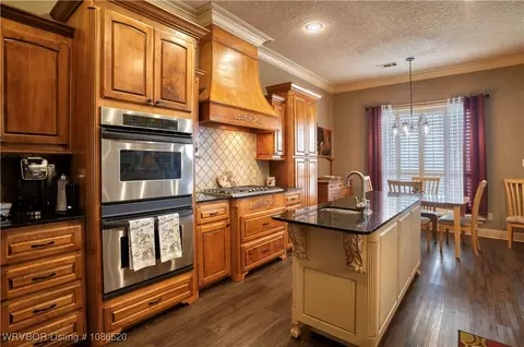 Kitchen - 5804 Valley View Dr, Fort Smith, AR 72916 photo 2 of 5