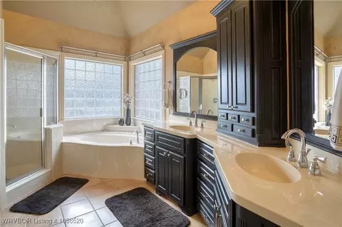 Bath - 5804 Valley View Dr, Fort Smith, AR 72916 photo 2 of 6