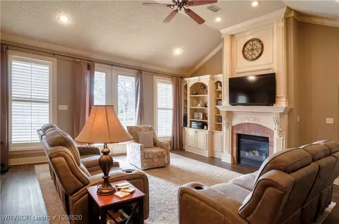 Living - 5804 Valley View Dr, Fort Smith, AR 72916 photo 1 of 2
