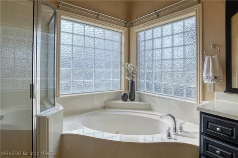 Bath - 5804 Valley View Dr, Fort Smith, AR 72916 photo 4 of 6