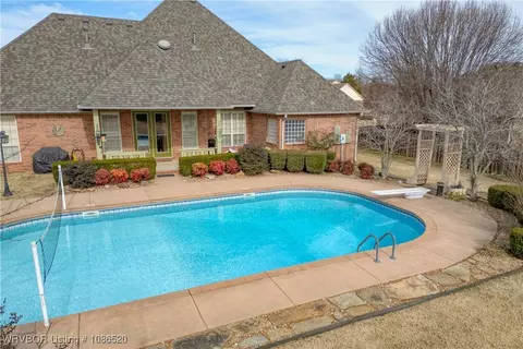 Exterior - 5804 Valley View Dr, Fort Smith, AR 72916 photo 5 of 11