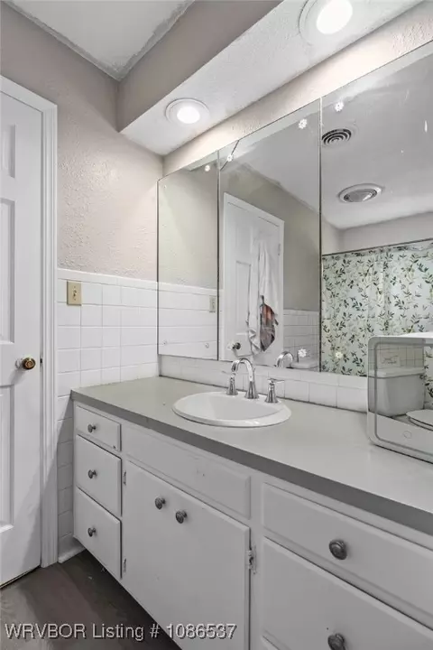Bath - 7315 Riviera Dr, Fort Smith, AR 72903 photo 5 of 5