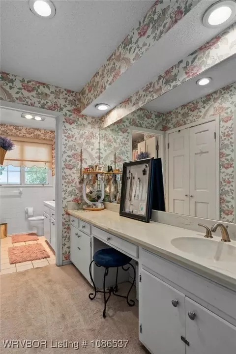Bath - 7315 Riviera Dr, Fort Smith, AR 72903 photo 2 of 5