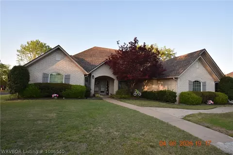 2709 E Smith Dr, Sallisaw, OK 74955