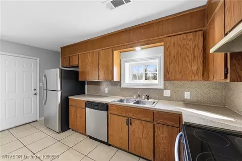 Kitchen - 3002 Neis St, Fort Smith, AR 72904 photo 2 of 2