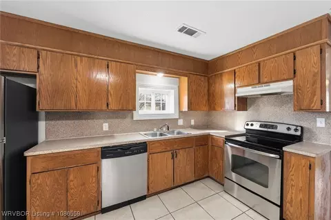 Kitchen - 3002 Neis St, Fort Smith, AR 72904 photo 1 of 2