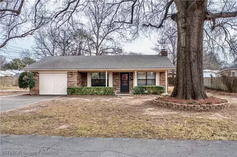 202 S Poplar St, Sallisaw, OK 74955