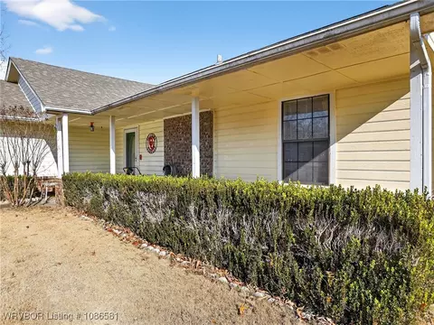 906 N 3rd Ter, Barling, AR 72923 photo 5