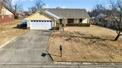 906 N 3rd Ter, Barling, AR 72923 photo 2