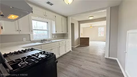Entry Way - 1009 S 11th St, Fort Smith, AR 72901 photo 2 of 4