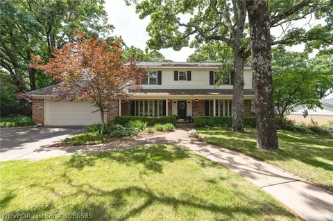2208 Warwick Pl, Fort Smith, AR 72903