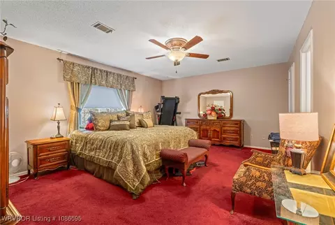 Bedroom - 2208 Warwick Pl, Fort Smith, AR 72903 photo 2 of 4