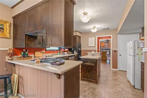 Kitchen - 2208 Warwick Pl, Fort Smith, AR 72903 photo 4 of 5