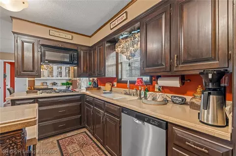 Kitchen - 2208 Warwick Pl, Fort Smith, AR 72903 photo 2 of 5