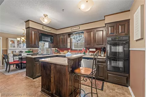 Kitchen - 2208 Warwick Pl, Fort Smith, AR 72903 photo 1 of 5
