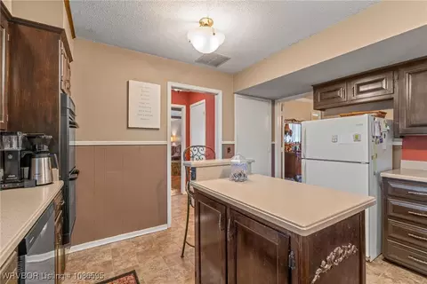 Kitchen - 2208 Warwick Pl, Fort Smith, AR 72903 photo 3 of 5