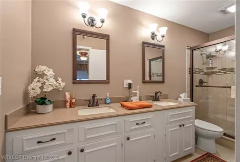 Bath - 2208 Warwick Pl, Fort Smith, AR 72903 photo 2 of 4
