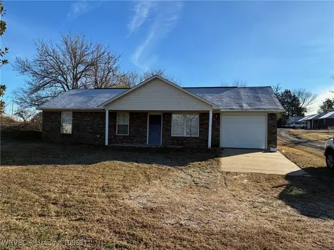324 N Pine St, Altus, AR 72821