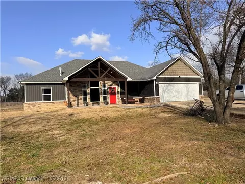 1101 S Railroad St, Poteau, OK 74953