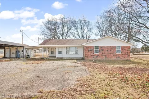 107 W Pryor Ave, Pocola, OK 74902