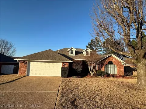 8615 Keswick Pl, Fort Smith, AR 72903