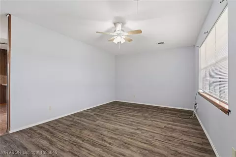 Living - 204 Quincy St, Lavaca, AR 72941 photo 1 of 3