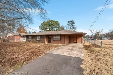 Exterior - 204 Quincy St, Lavaca, AR 72941 photo 2 of 6