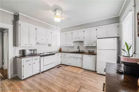 Kitchen - 1623 S V St, Fort Smith, AR 72901 photo 1 of 2