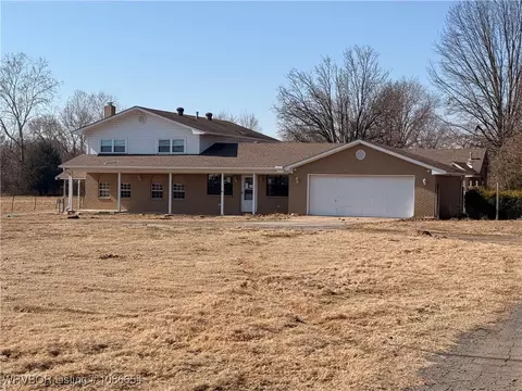 1028 S Arkansas Ave, Van Buren, AR 72956
