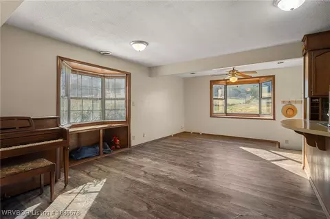 Living - 511 Park Ave, Mansfield, AR 72944 photo 7 of 9