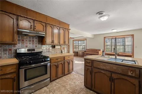 Kitchen - 511 Park Ave, Mansfield, AR 72944 photo 2 of 4
