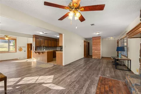 Living - 511 Park Ave, Mansfield, AR 72944 photo 3 of 9