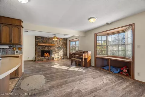 Living - 511 Park Ave, Mansfield, AR 72944 photo 6 of 9