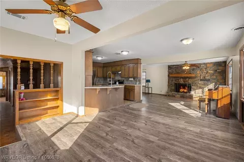 Living - 511 Park Ave, Mansfield, AR 72944 photo 5 of 9